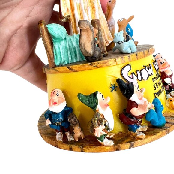 Snow White And The Seven Dwarfs Whistle While You Work Music Box - Picture 9 of 15